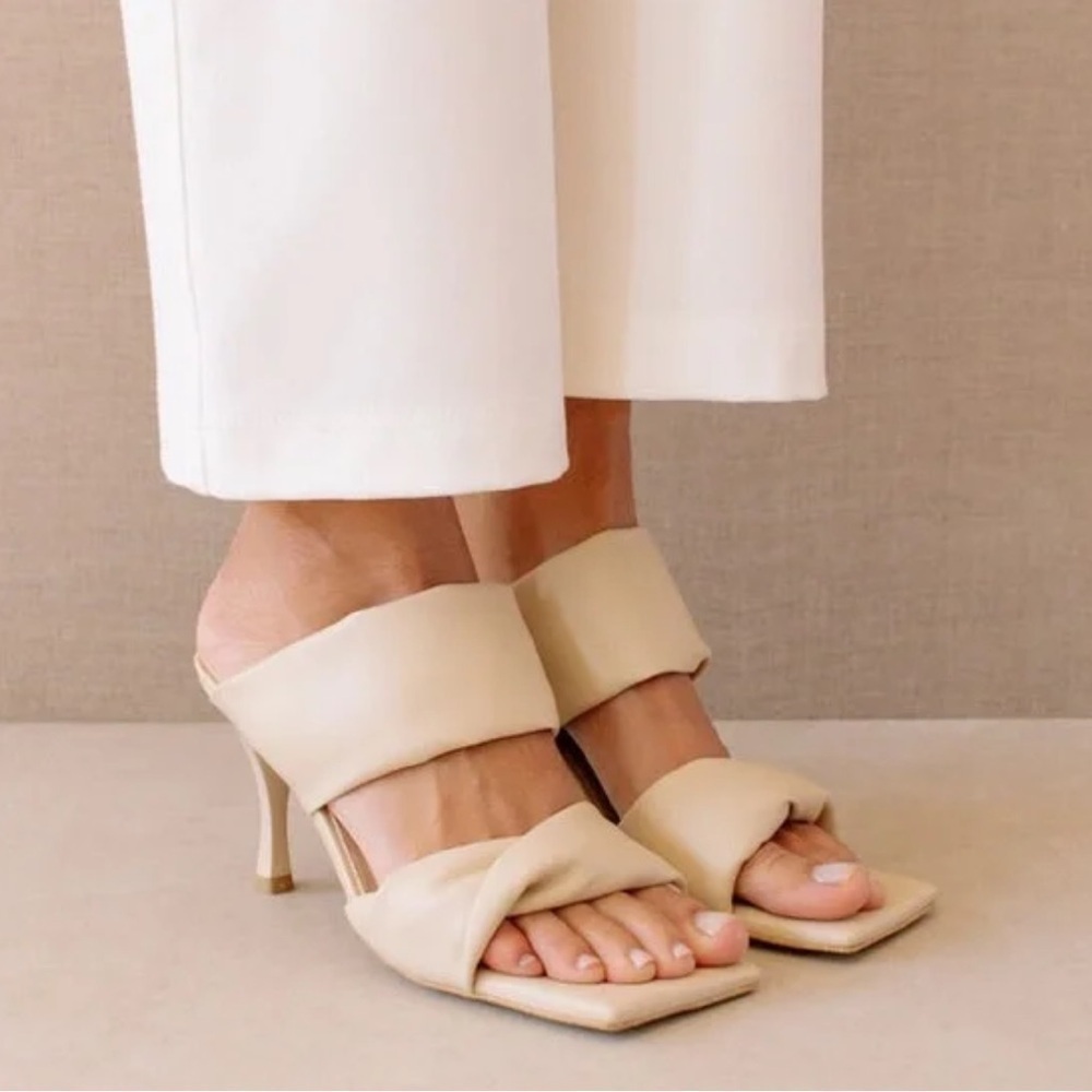 NEW Alohas Twist Strap Mules In Ivory Vegan Leather Square Toe Heel Sandal